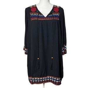 Romeo + Juliet Couture Embroidered Shift Dress Black Boho Floral V-Neck
